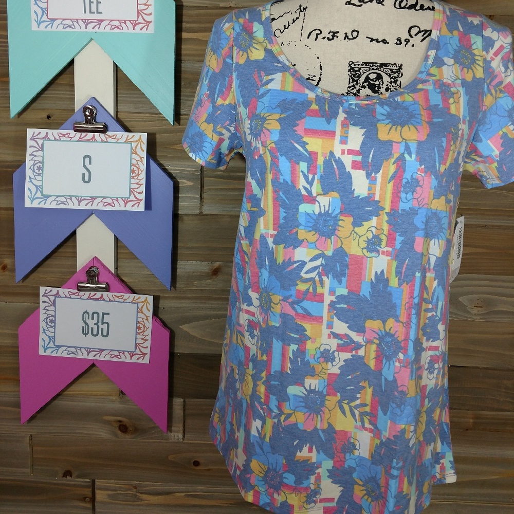 LuLaRoe NWT Small Classic Tee